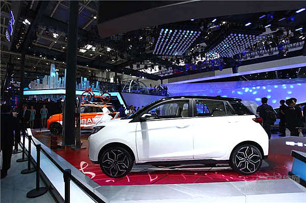 奔腾SENIA R9全球首秀  智能科技王者降临