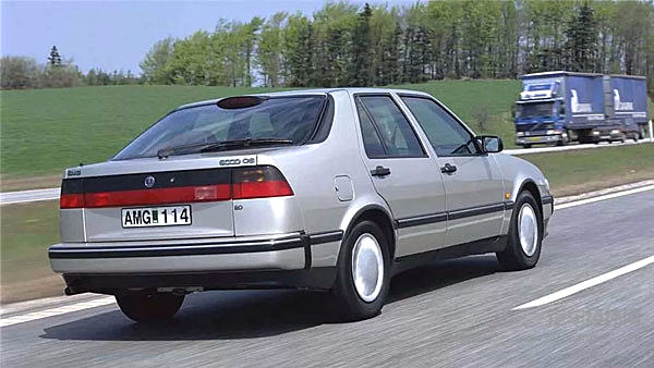 我怀疑萨博在开飞机，但我没有证据！