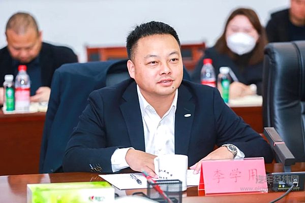 奇瑞汽车股份有限公司副总经理李学用在签约现场讲话