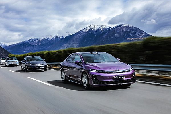 增程式中大型轿车二选一 阿维塔12与昊铂A800谁更强？