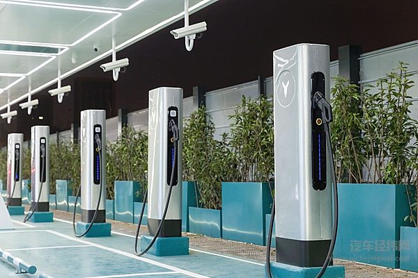 岚图发布超充桩 加速进入全面超充时代？
