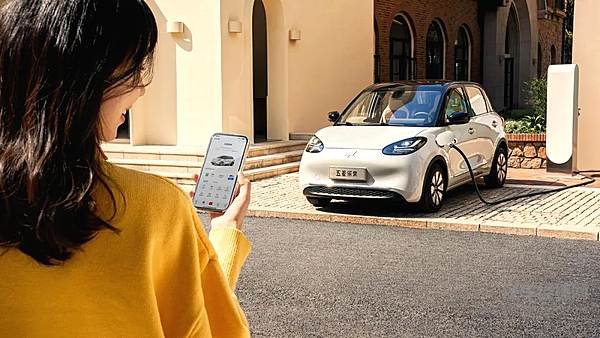 5.98万起 大空间五门纯电车五菱缤果正式上市