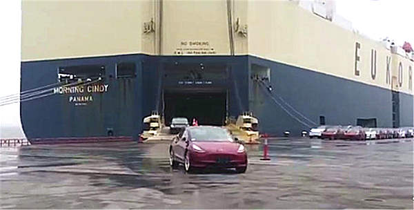 特斯拉也玩性价比 首批Model 3完成交付！