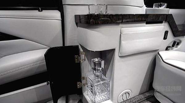 史泰龙出售它的定制版超豪华座驾 期望售价35万美元