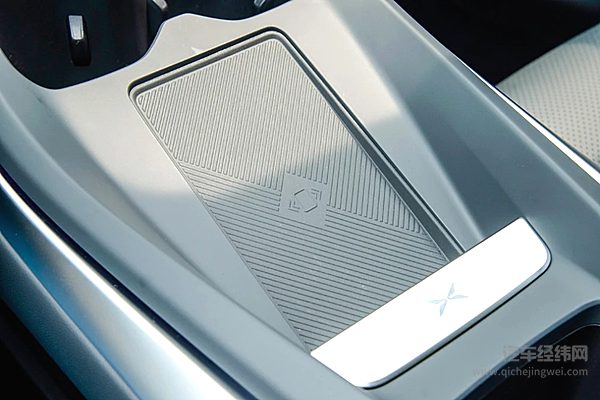 小鹏MONA M03对决海豹06 DM-i哪款车更划算？