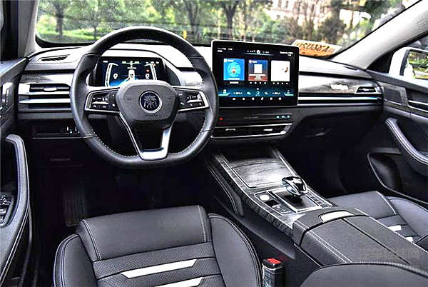 贯穿式尾灯成为新潮流 看看“灯厂”还能怎么玩