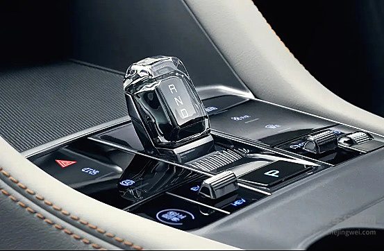 深蓝S05亮相成都车展 走性价比路线能否挑战宋PLUS？