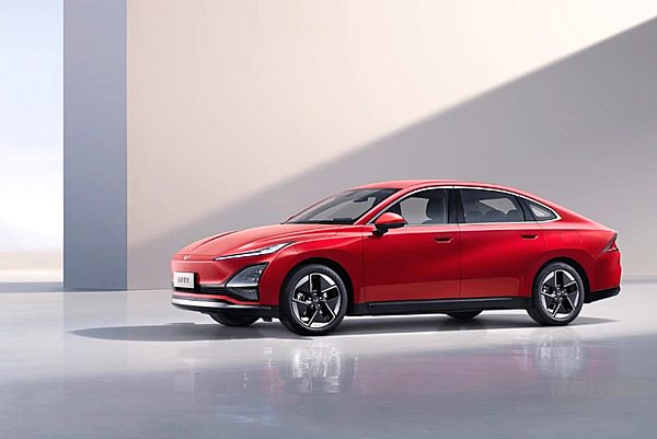 10万就能买高配 五菱星光和启源A05谁能打动你？