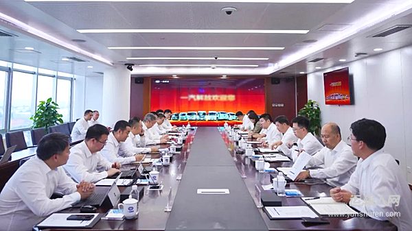 东风商用车公司党委中心组赴一汽解放开展专题调研和对标学习交流