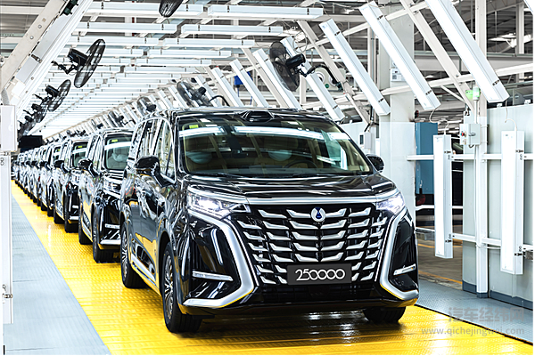 腾势D9第25万台量产车下线！“三冠王”实力重塑MPV市场格局