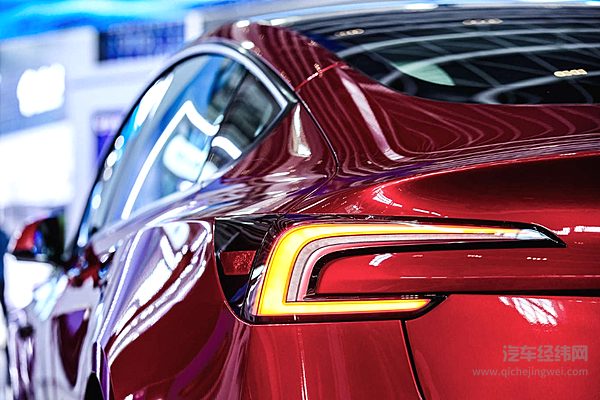 特斯拉FSD离真正自动驾驶还有多远？