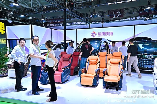 九州汽车生态博览会盛大启幕，首日超10万人前来观展！