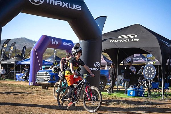 上汽大通MAXUS助力智利Kross Cup自行车赛事，T90皮卡为骑行者护航