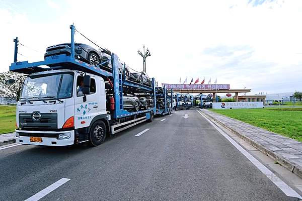 东风雪铁龙凡尔赛C5 X首批展车正式发运！8月9日开启预售