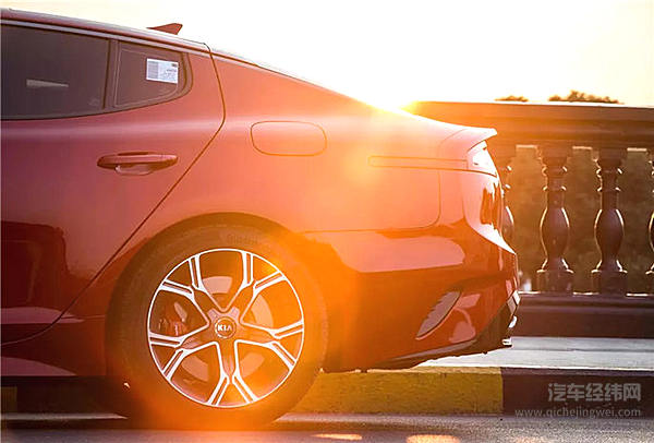 这辆车的颜值只能给九分 少一分怕TA骄傲