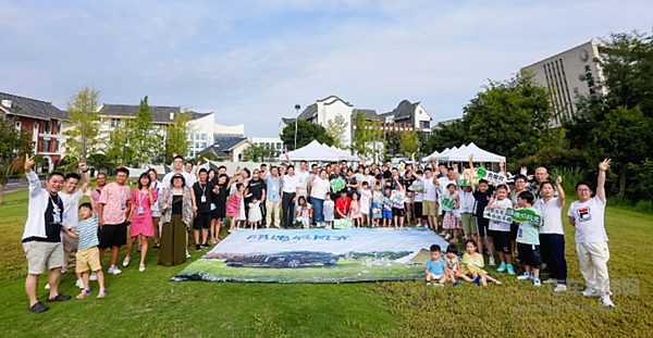 红旗U-Day欢乐来袭 全新红旗HS7亮相成都