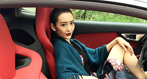 小哥哥，小哥哥，我有敞篷车！兜风你来不？