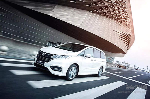 想想办法吧，爸爸！ 出去旅行怎么少得了一辆车！