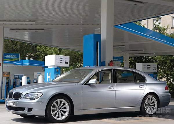 看似简单的化学反应 能玩到极致的只有这两家车企！