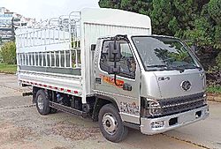 一汽紅塔解放霸鈴 102馬力 4X2 2.57米 倉柵式國(guó)六輕卡載貨車 (蒙沃變速箱)(CA5040CCYK3LE6-2)
