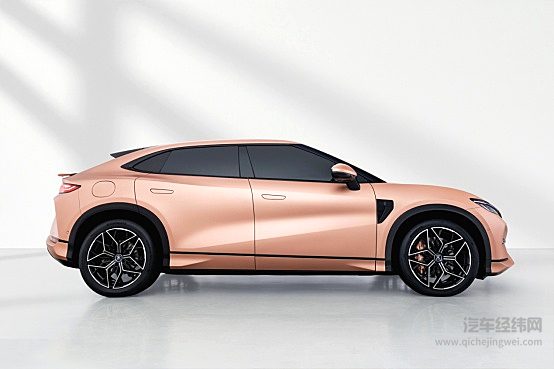 B级先锋猎装SUV  比亚迪宋L成都车展惊艳亮相