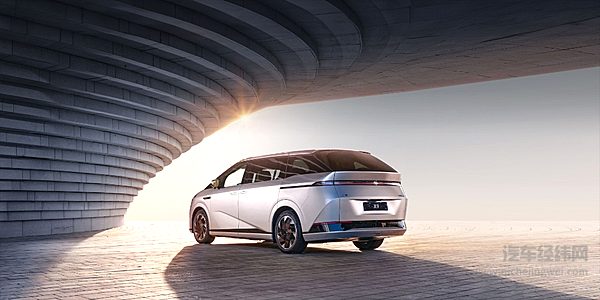 2025款岚图梦想家上市华为强力加持 小鹏X9能否一战？