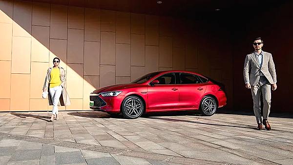 紧凑型轿车二选一 卡罗拉双擎和秦PLUS DM-i孰强孰弱？