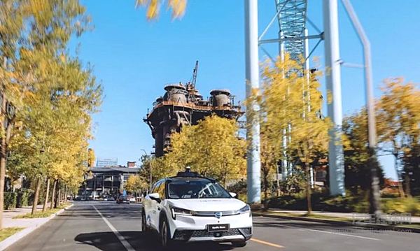 首发体验Apollo Moon极狐版车型 百度“AI 老司机”让无人驾驶进入平民化时代