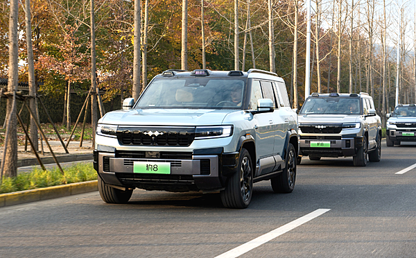 售价定位都相近 坦克500Hi4-Z和方程豹豹8谁更硬核？