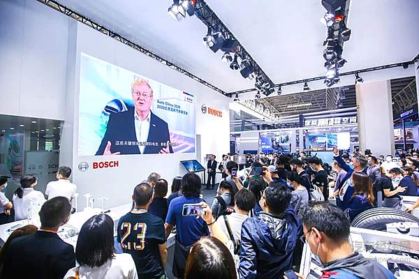 博世集团董事会成员、汽车与智能交通技术业务部门主席Stefan Hartung博士视频致辞
