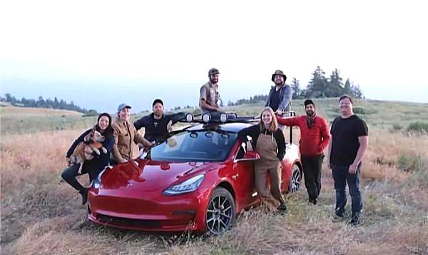 教特斯拉造车？女车主爆改皮卡版Model 3