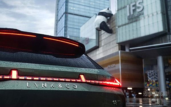 插混与增程的对决 岚图能否挑战领克08 EM-P？