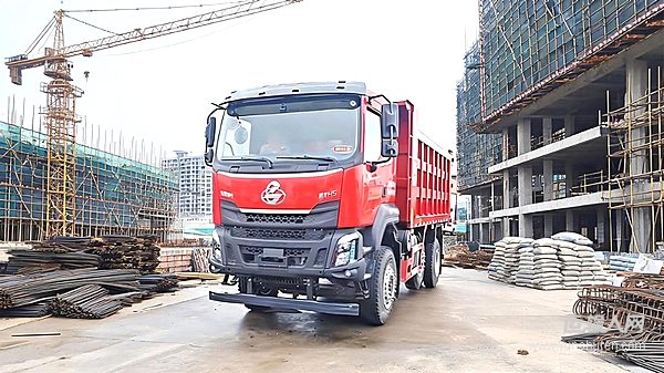 黃金動(dòng)力硬核承載 乘龍H5 6X2R自卸車(chē)樹(shù)工程創(chuàng)富新典范