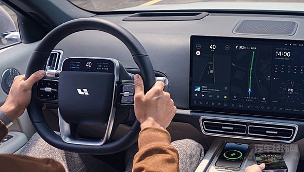 新能源中大型SUV对决 理想L6为何比智界R7更吸引人？