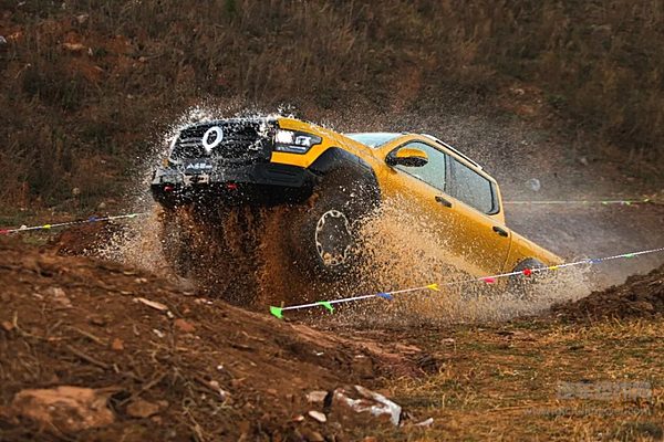 库木塔格长城炮杯汽车越野拉力赛燃情开赛火炮斩获T2国产组冠军