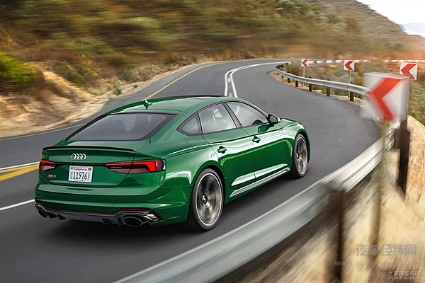 奥迪RS5 Sportback 以3.8秒破百尽显暴力美学