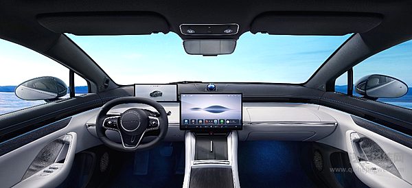 搭载华为三件套 智界S7和阿维塔12谁更强？