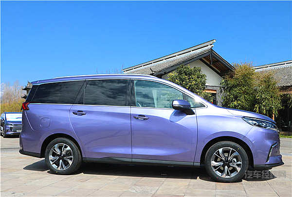 丽江试驾上汽大通MAXUS G50 六口之家出行标配即将上市