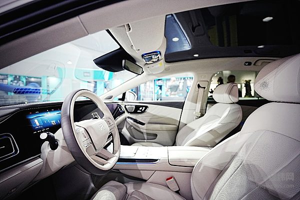 上汽集团“上海设计100+”大奖揭晓 飞凡F7闪耀2023世界设计之都大会