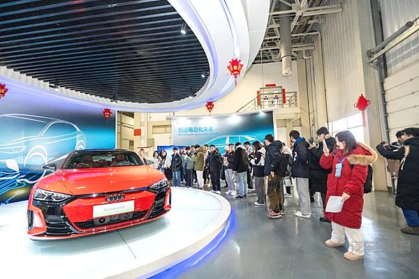 一汽-大众“冰雪嘉年华”冬令营：拓宽学生视野 培养未来汽车人才