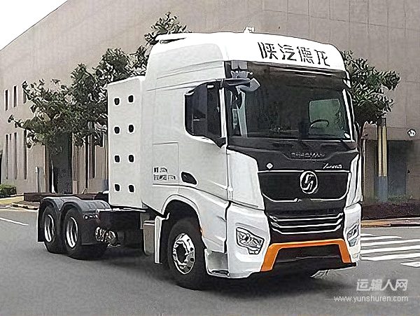 德龍S600015L燃?xì)廛嚳蛻舭咐? /> 
</p>
<p>
	　　跑國道與高速各半的線路時(shí)，動(dòng)力輸出始終強(qiáng)勁，哪怕滿載爬坡也不拖沓;更驚喜的是智能換擋技術(shù)一檔位極差小，徹底告別傳統(tǒng)重卡的頓挫感，操控順滑度完全不輸家里的小轎車在經(jīng)濟(jì)性上，它同樣表現(xiàn)亮眼:當(dāng)前氣價(jià)4.3元左右，我的車百公里氣耗在28KG左右，對(duì)比同線路其他品牌牽引車，動(dòng)力更足的同時(shí)還更省氣，長期跑下來能省下不少成本。
</p>
<p>
	　　駕駛室完全顛覆了我對(duì)重卡的刻板印象:純平地板設(shè)計(jì)讓我在車內(nèi)能自由穿梭，再也不用彎腰挪步;隱藏式抽拉桌板太實(shí)用，平時(shí)在車?yán)餆峥陲?、放個(gè)東西都方便;儀表臺(tái)置物架和臥鋪儲(chǔ)物盒更是“收納神器”，出車帶的衣物工具、生活用品都能歸置得并并有條，車?yán)锸冀K保持整潔。豪華智能配置也拉滿體驗(yàn)感:12.8寸懸浮大屏清晰直觀，搭配360環(huán)視能實(shí)時(shí)監(jiān)控車況與周邊環(huán)境，開車更安心;人機(jī)交互、在線導(dǎo)航、影音娛樂功能一應(yīng)俱全，跑長途時(shí)查路線、聽首歌都很便捷，路途也少了幾分枯燥。
</p>
<p>
	　　最讓我放心的還是陜汽的售后一遍布全國各地的售后網(wǎng)點(diǎn)，不管跑哪條線路，遇到問題都能及時(shí)找到服務(wù)點(diǎn);維保流程高效，既不用長時(shí)間等修，也不用來回折騰，真正做到了讓我們卡車司機(jī)“無憂出行”。從第一眼被朋友圈宣傳的高顏值吸引，到8個(gè)月實(shí)際使用中對(duì)動(dòng)力、氣耗、舒適性的認(rèn)可，德龍S6000用實(shí)力證明:它不僅是一款靠譜的牽引車，更是我們卡車司機(jī)路上的“好伙伴!這樣的軍工品質(zhì)，值得我們老百姓信賴!
</p>
						<p class=