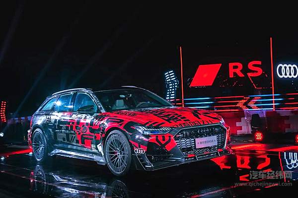 奥迪高性能“王炸天团”首次全系集结 品牌焕新“燃擎加速”