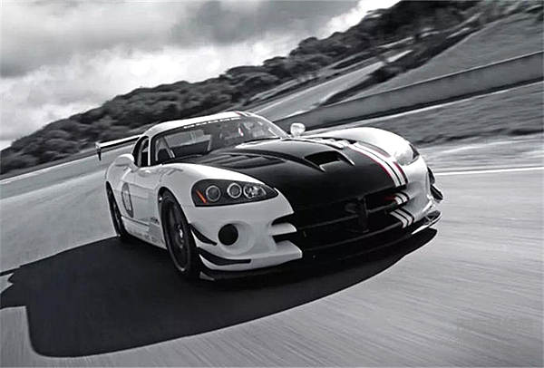 好莱坞为他拍电影，法拉利视他为劲敌。他就是卡罗尔·谢尔比