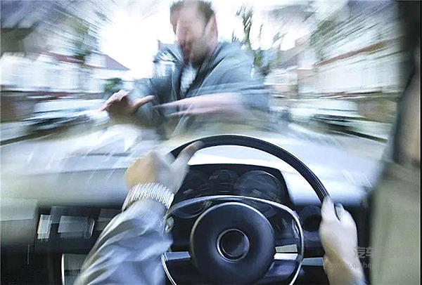 关于求生欲，其实只是一个取消副驾驶座的问题