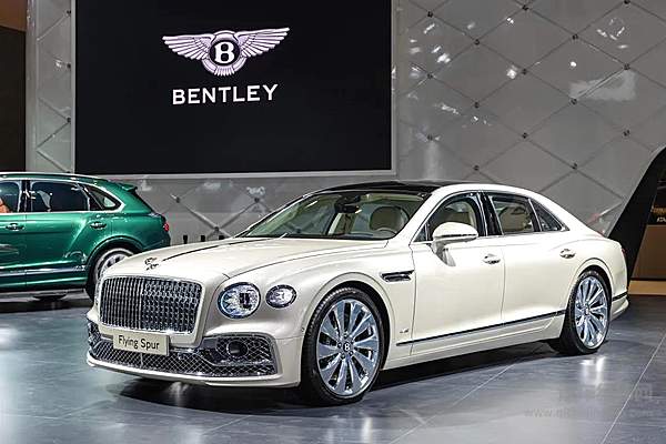 宾利汽车首次携全新产品阵容亮相北京国际车展