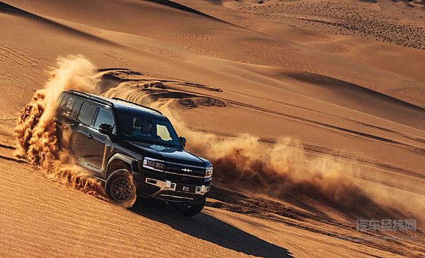 两种不同的越野风格 坦克400 Hi4-T和豹5哪一款更值得入手？