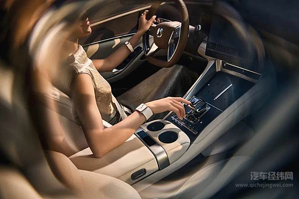 腾势Z9GT上市33.48万元起 标配易三方高阶智驾 科技重塑豪华GT