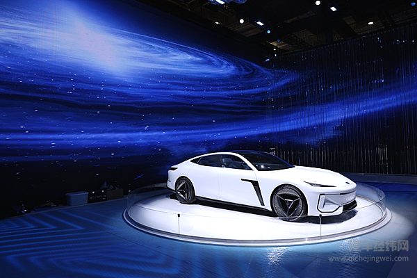 比亚迪造手表、蔚来造手机 汽车厂商为什么热衷电子产品？