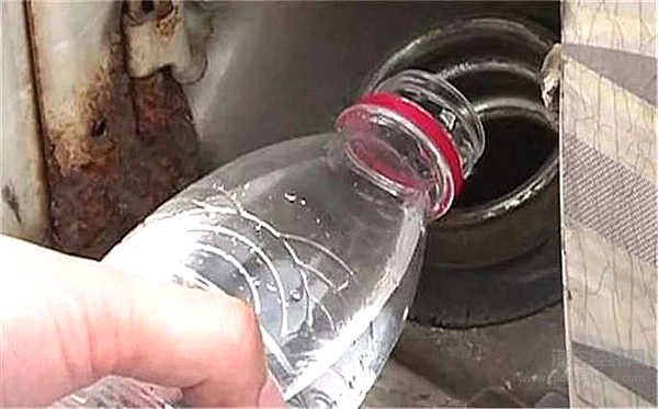 你就作吧！宝马居然往发动机加水！