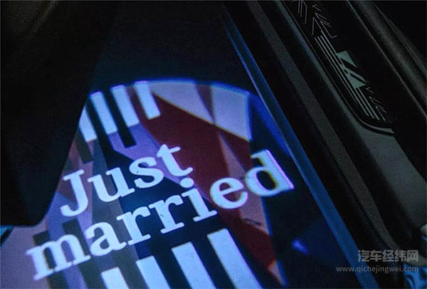 哈里王子大婚，英女王将劳斯莱斯让给孙媳！自己坐宾利